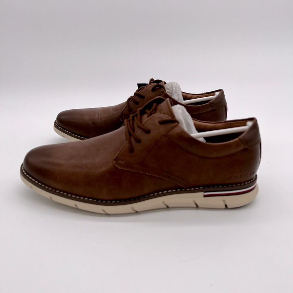 Tommy Hilfiger Men's Warren Lace Up Casual Oxford